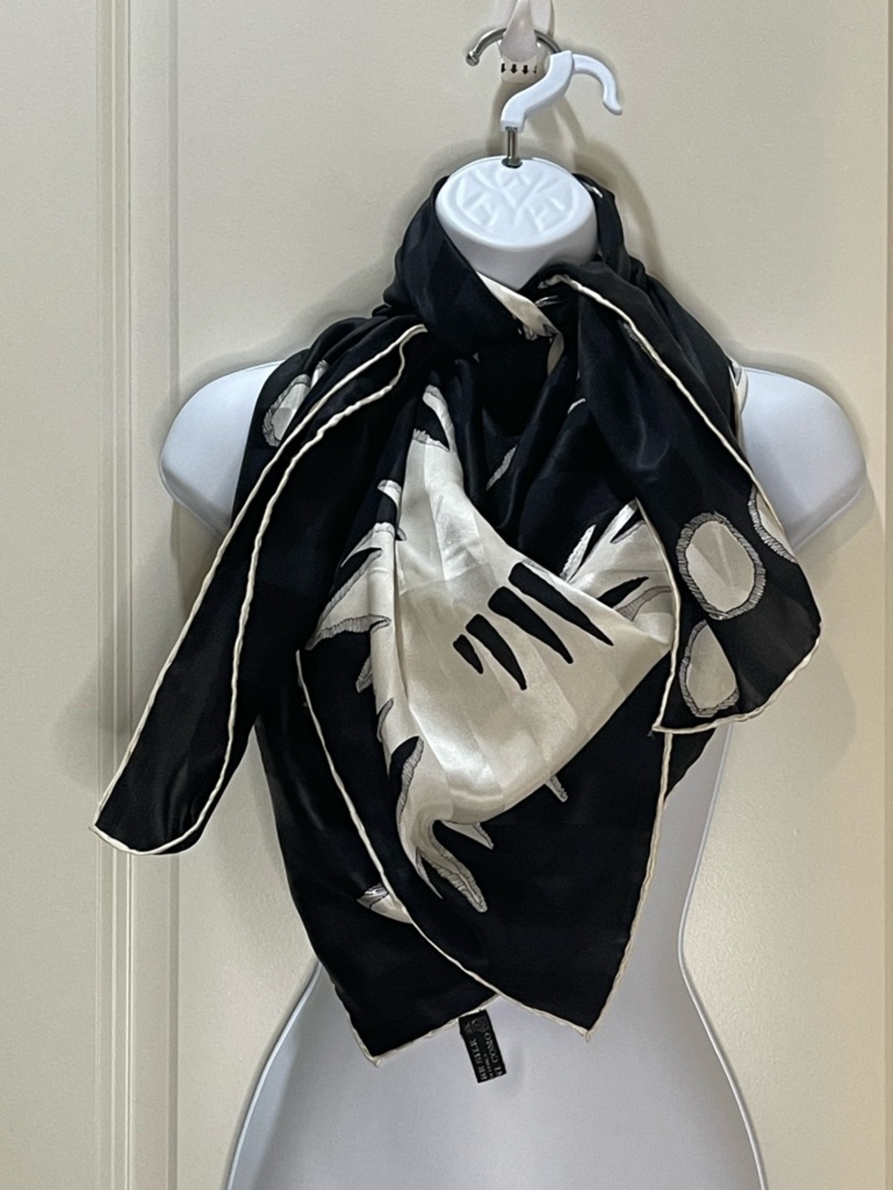 Vintage Mosconi Como Black & White Silk Scarf Wrap Italy 48x46 - Picture 3 of 5